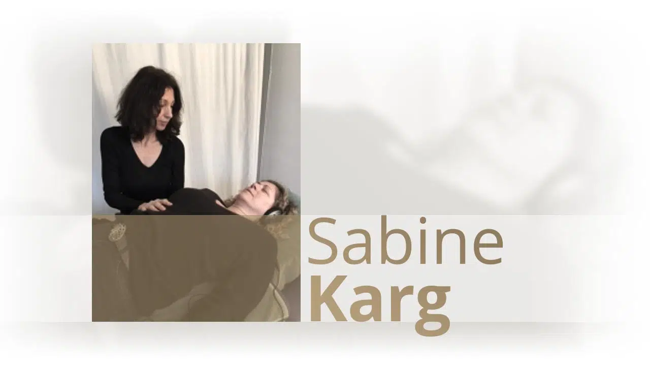 Sabine-Karg-5 Physiotherapeut arbeitet mit Schallpause